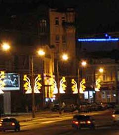 Світлові мотиви-декорації на електроопори, Московський проспект, м.Харків