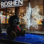 3D фігура «Пінгвін» і Сніжинка біля магазину ROSHEN, Івано-Франківськ, Україна 2023 3D фігура «Пінгвін» і Сніжинка біля магазину ROSHEN, Івано-Франківськ, Україна 2023