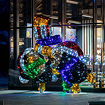 3D новорічна декорація біля входу в магазин ROSHEN, Буча, Україна 2023 3D новорічна декорація біля входу в магазин ROSHEN, Буча, Україна 2023