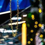 Підвісне кільце з гірлянди з мініатюрними світлодіодами (гірлянда-«роса») під стелею - святкова ілюмінація в прикрасі інтер'єру ТЦ «ЕПІЦЕНТР», Київ, Україна 2024 Підвісне кільце з гірлянди з мініатюрними світлодіодами (гірлянда-«роса») під стелею - святкова ілюмінація в прикрасі інтер'єру ТЦ «ЕПІЦЕНТР», Київ, Україна 2024