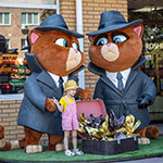 Фотозона з Котами. 3D фігури котів біля магазину Рошен, Умань, Україна, 2024 Фотозона з Котами. 3D фігури котів біля магазину Рошен, Умань, Україна, 2024