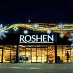 Новорічна ілюмінація на фасаді магазину, ROSHEN, Бориспіль, Україна 2024 Новорічна ілюмінація на фасаді магазину, ROSHEN, Бориспіль, Україна 2024